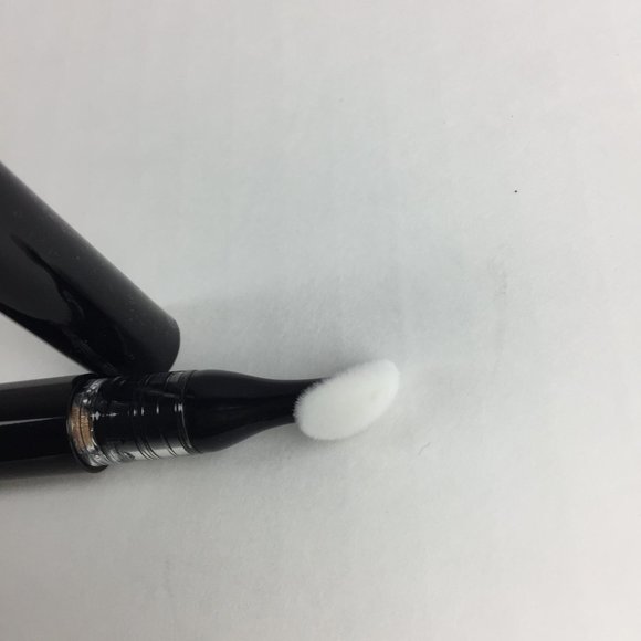 NEW: Lancome- CLICK and Glow-Highlighting Skin Fluid-01 - Picture 5 of 6